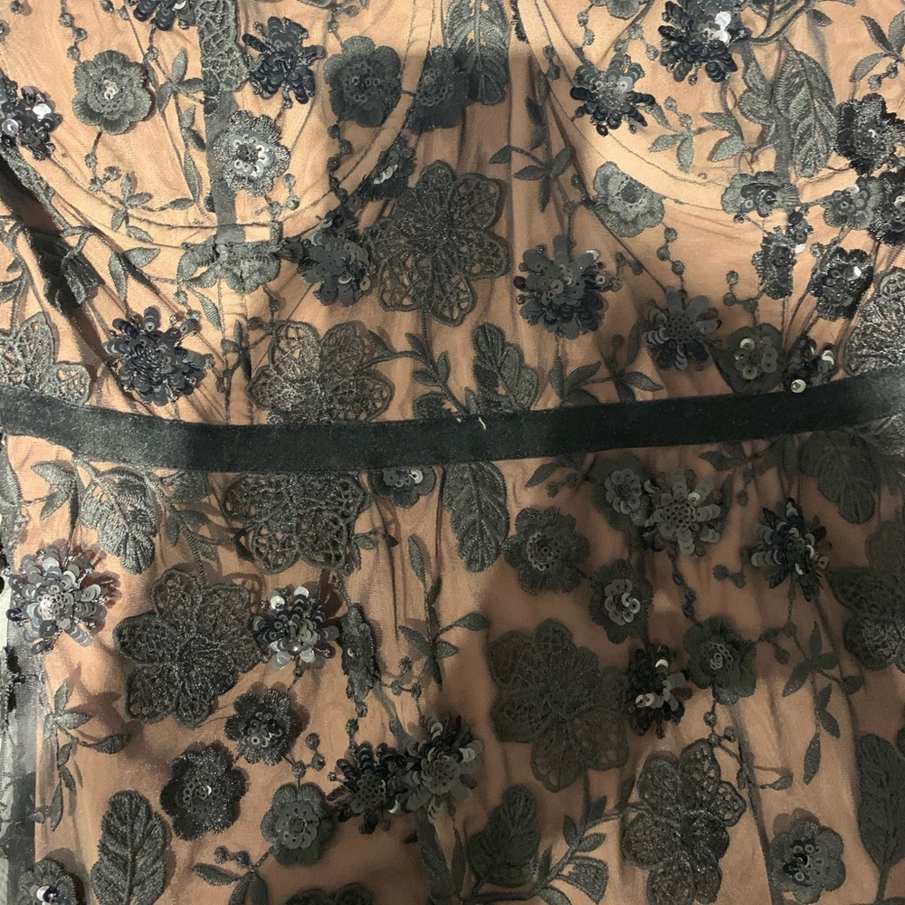 Elegant Black Floral Lace Dress - Picture 7 of 9